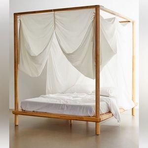 Tessie Canopy NWT Urban Outfitters